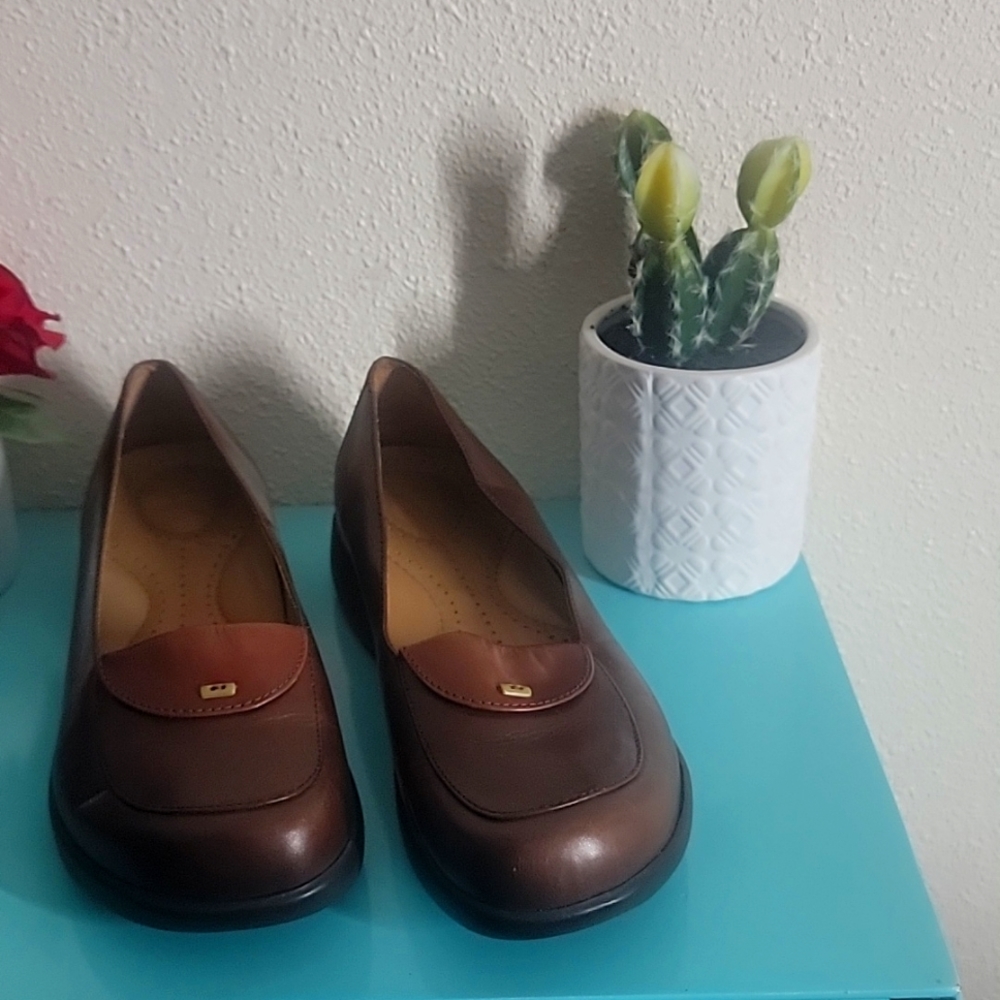 Dansko flatform shoes 👞.